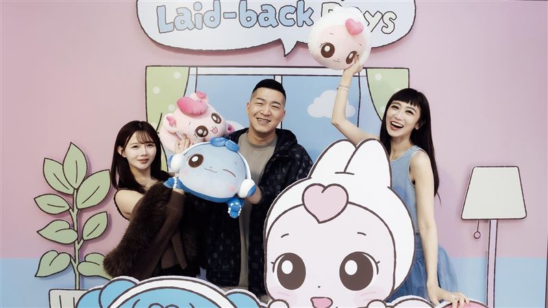 結婚14年生4寶　草爺罕公開「育兒日常」