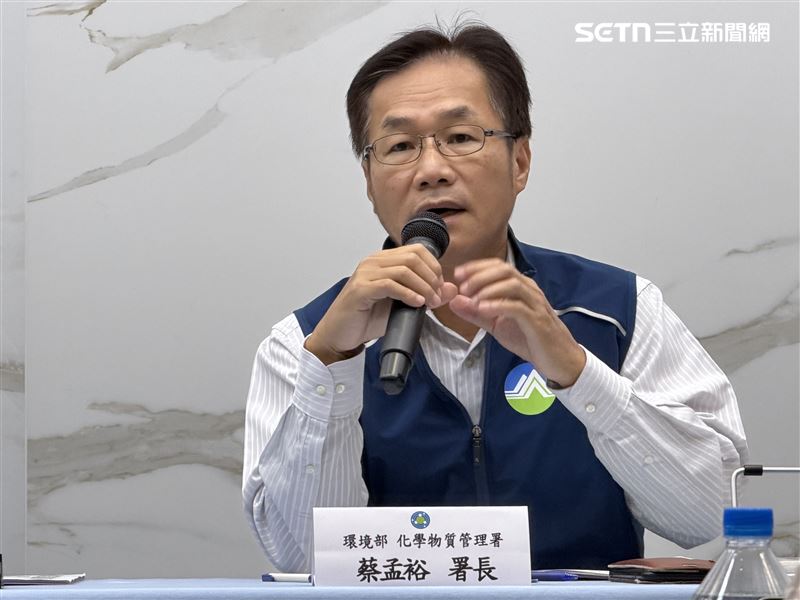 環境部化學署長蔡孟裕表示，環境部2026年起引入悠遊卡點數等經濟誘因，鼓勵民眾培養長期減塑習慣。（圖／記者蔣季容攝影）