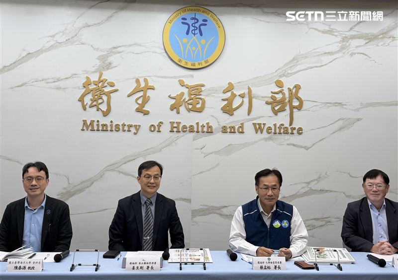 衛福部食藥署與環境部化學署今（2）日共同召開「袋袋箱傳‧自備容器‧食在安心」記者會。（圖／記者蔣季容攝影）