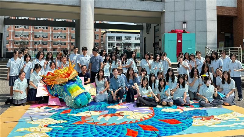 中一中美術班30週年慶！「藝箱天開」登場