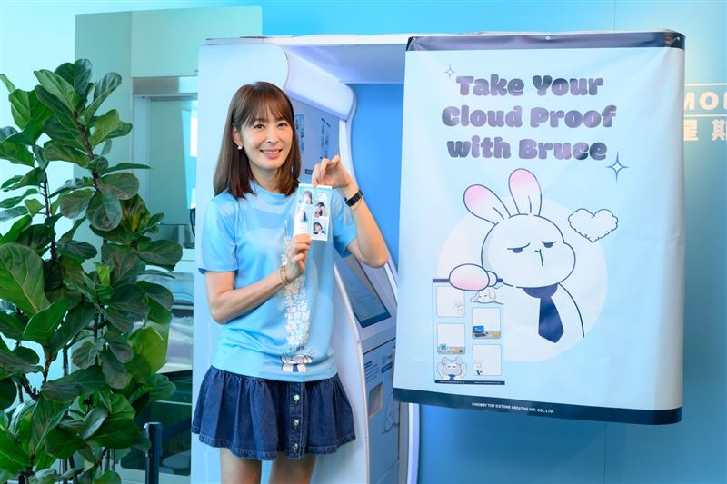 放話爆料小S私事，賈永婕現身101開記者會。（圖／翻攝自臉書）