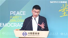 陸委會副主委梁文傑例行記者會，回應鄭習會議題。（圖／翻攝畫面）