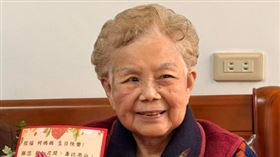 高虹安與邱臣遠一同探視柯媽媽。（圖／翻攝自邱臣遠臉書）