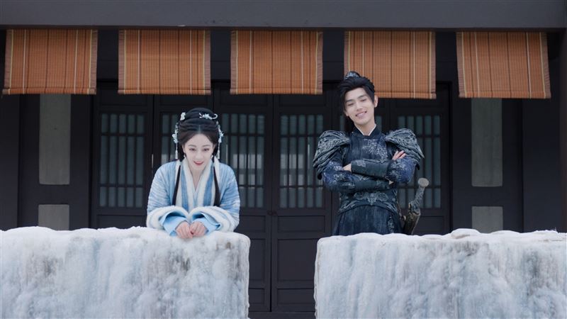 迪麗熱巴(左)與陳飛宇(右)展現渾然天成的CP感。（圖／Disney+提供）