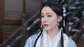 迪麗熱巴在《白日提燈》中飾演的鬼王賀思慕。（圖／Disney+提供）