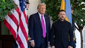 川普與澤倫斯基會面時，臨時改口稱暫無法提供給烏克蘭戰斧飛彈。（圖／翻攝自白宮）