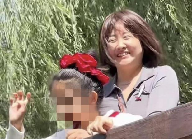 面對女兒的病情，「雨鑫媽媽」沒有退縮，守護著女兒直到最後。（圖／翻攝自微博）