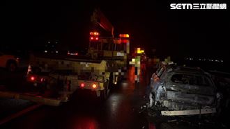 新／國1台南火燒車！「燒成廢鐵」慘照曝