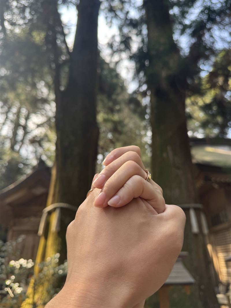 內田有紀、柏原崇正式官宣結婚，並貼出了兩人雙手緊握的照片。（圖／翻攝自內田有紀官網）