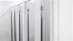 台北捷運廁所設有限時裝置，是基於安全考量。（示意圖，取自Pexels）