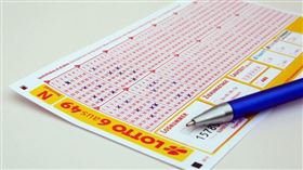 英國男子誤認中獎逾千萬台幣後遭撤回，事件引發關注。（示意圖／Pixabay）