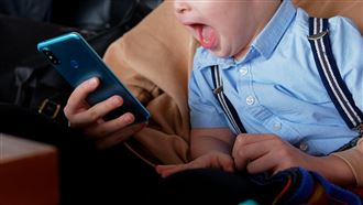 兒對AI做不雅動作！全家帳號慘遭封鎖