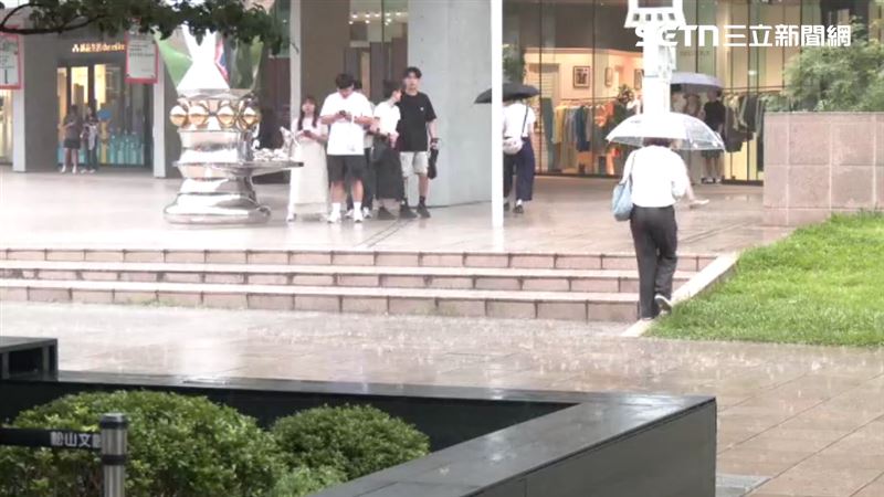 受豪雨、豪大雨影響，台鐵也傳出災情。（圖／資料照）