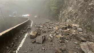 新／雨狂炸！大雪山林道「巨石崩塌」阻路