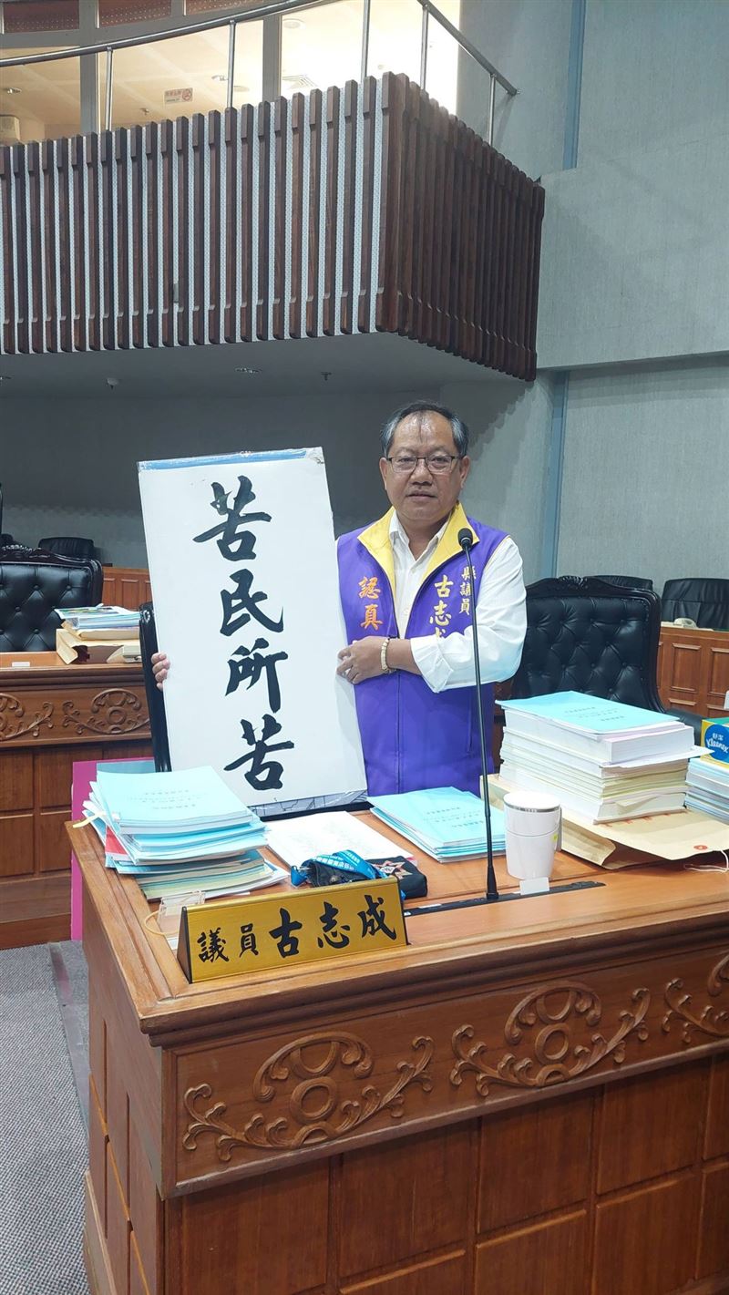 台東縣現任議員古志成沒有登記參選，傳出他因為忙著在山裡抓雞，所以錯過登記時間（圖／翻攝自古志成臉書）