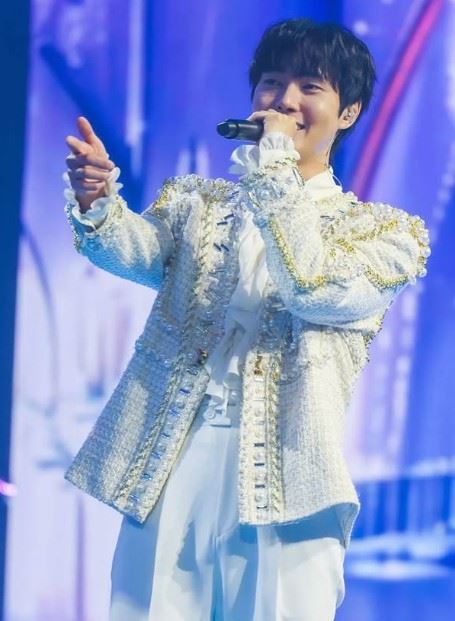 李泰利早期以本名「李敏豪」活動，後因與韓流男星李敏鎬名字相似，自2018年起改用「李泰利」作為藝名，逐漸建立個人辨識度。（圖／翻攝自李泰利IG）