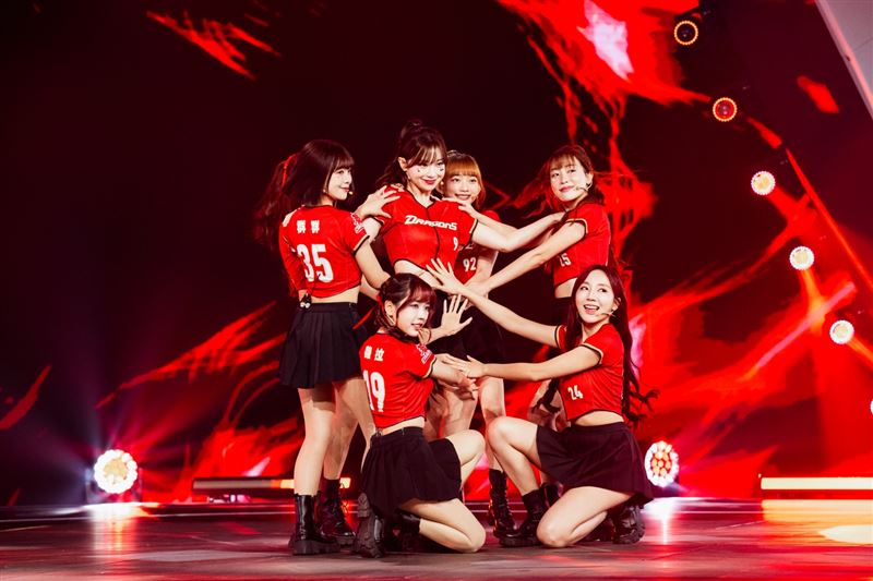 味全龍啦啦隊精彩演出。（圖／緯來電視網提供）