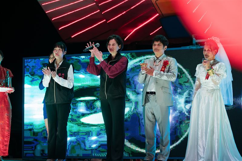 丁寧（右三）在《死亡賭局》中的角色非常有觀眾緣（圖／英傑哆影業提供）