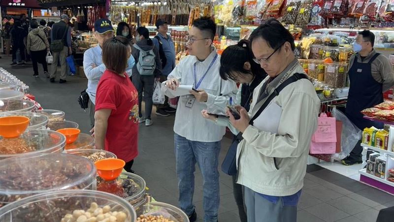 稽查小組清明連假出擊　稽查囤塑料品店家
