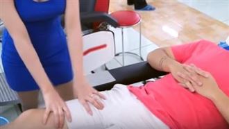 家庭理髮特別服務！洗髮台上與老闆娘交疊