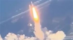 太空船射向月球！飛機乘客上帝視角「直擊火光炸開衝天際」（圖／翻攝自X）