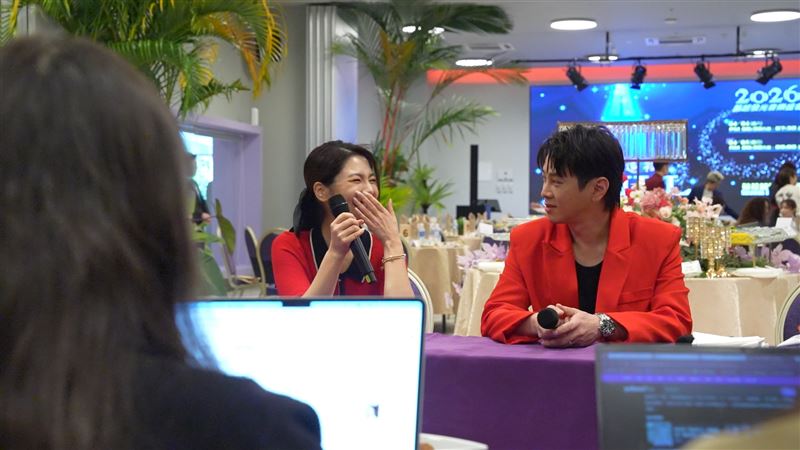 白家綺、吳東諺為傳福音飛馬來西亞古晉。（圖／藝起發光Ｘ蒙福教會 提供）