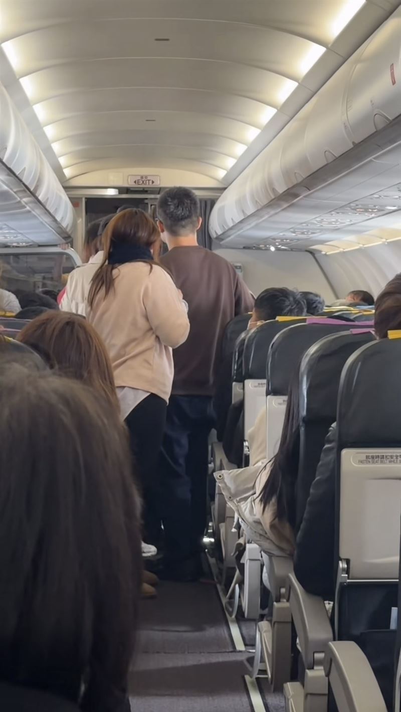 虎航飛函館有旅客不適急返桃機。（圖／網友shiang_1112._授權提供）