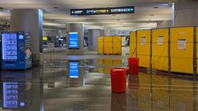 台北雙子星工程積水，機捷台北車站B1漏水緊急處理。（圖／翻攝自Threads @kawamiiiii_mt）