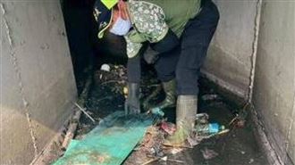 嘉義水溝被堵死…一挖驚見「超巨型異物」