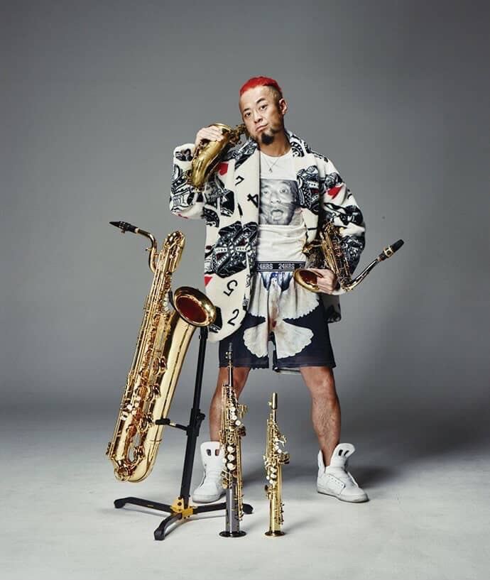 日本薩克斯風演奏家元晴Motoharu Fukada加入〈微風微風〉創作。（圖／春雷音樂提供）