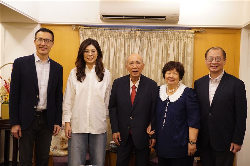 吳伯雄見鄭麗文。(圖/中國國民黨提供)