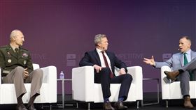 美國陸軍參謀長出席AI EXPO座談華府智庫「特別競爭研究計畫」2日起舉辦為期3天的AI EXPO，美國陸軍參謀長喬治（左）是出席講者之一。中央社記者鍾佑貞華盛頓攝  114年6月3日