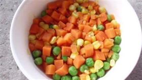 月子中心,三色豆,便宜,爆怨公社,月子餐（圖／翻攝自爆怨公社）