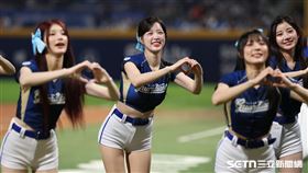 中職37年例行賽，Fubon Angels韓籍成員李晧禎跳賽後MVP舞蹈。（圖／記者劉彥池攝影）