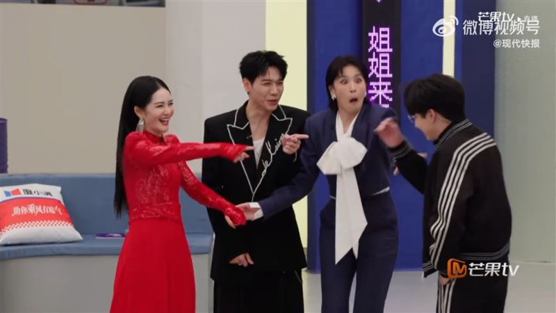 曾沛慈登上《浪姐7》直播，聽聞〈夠愛〉瞬間嚇壞。（圖／翻攝自微博）