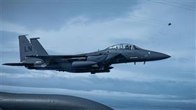 伊朗懸賞活捉美飛行員，美軍出動F-35、MQ-9、鋪路鷹直升機豪華陣容搜救。（圖／翻攝自Defence Blog）