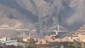 美軍轟炸伊朗重要的民用大橋。（圖／取自truthsocial）