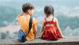 在投保人壽保險或傷害保險(包含旅行平安保險)時，為避免道德風險，保險法第107條及第135條規定，人壽保險及傷害保險被保險人滿15歲前身故時，保險公司僅能於限額(目前為新臺幣69萬元)內提供喪葬費用保險金。（示意圖/ PIXABAY）