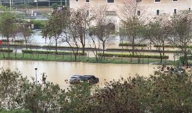 苗栗,清明連假,中央氣象署,大雷雨,苗栗縣,高鐵,停車場,淹水。（圖／Threads＠pigpig0972）