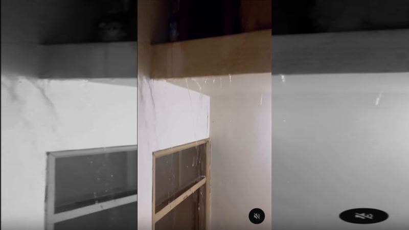 苗栗出現超級大豪雨，位於頭份的民宅3樓，天花板大漏水。（圖／Threads＠lun.04_08）