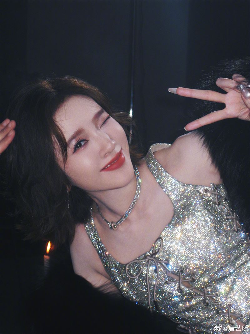 唐藝昕消失4年,選在《浪姐7》舞台復出。(圖/翻攝自唐藝昕微博)