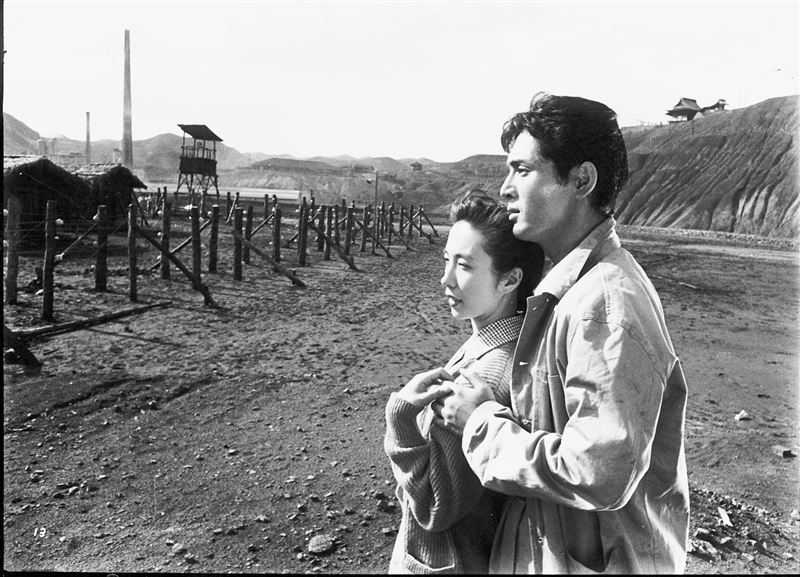 《人間的條件 第一部 純愛篇・第二部 激怒篇》（1959）是仲代達矢與小林正樹合作的巔峰代表。(&copy;1959 Shochiku Co., Ltd.；圖／國家影視聽中心提供)