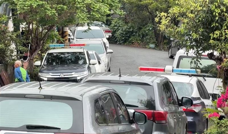 邱男不滿鄰居長期聚會唱歌，持槍朝鄰居住宅轟了2槍，逃亡7天後自首投案。（圖／翻攝畫面）