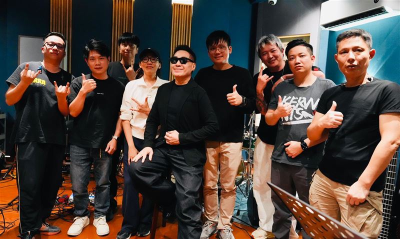 文章從下午一路彩排至深夜,展現對演出的高度重視。(圖/川合音樂提供)