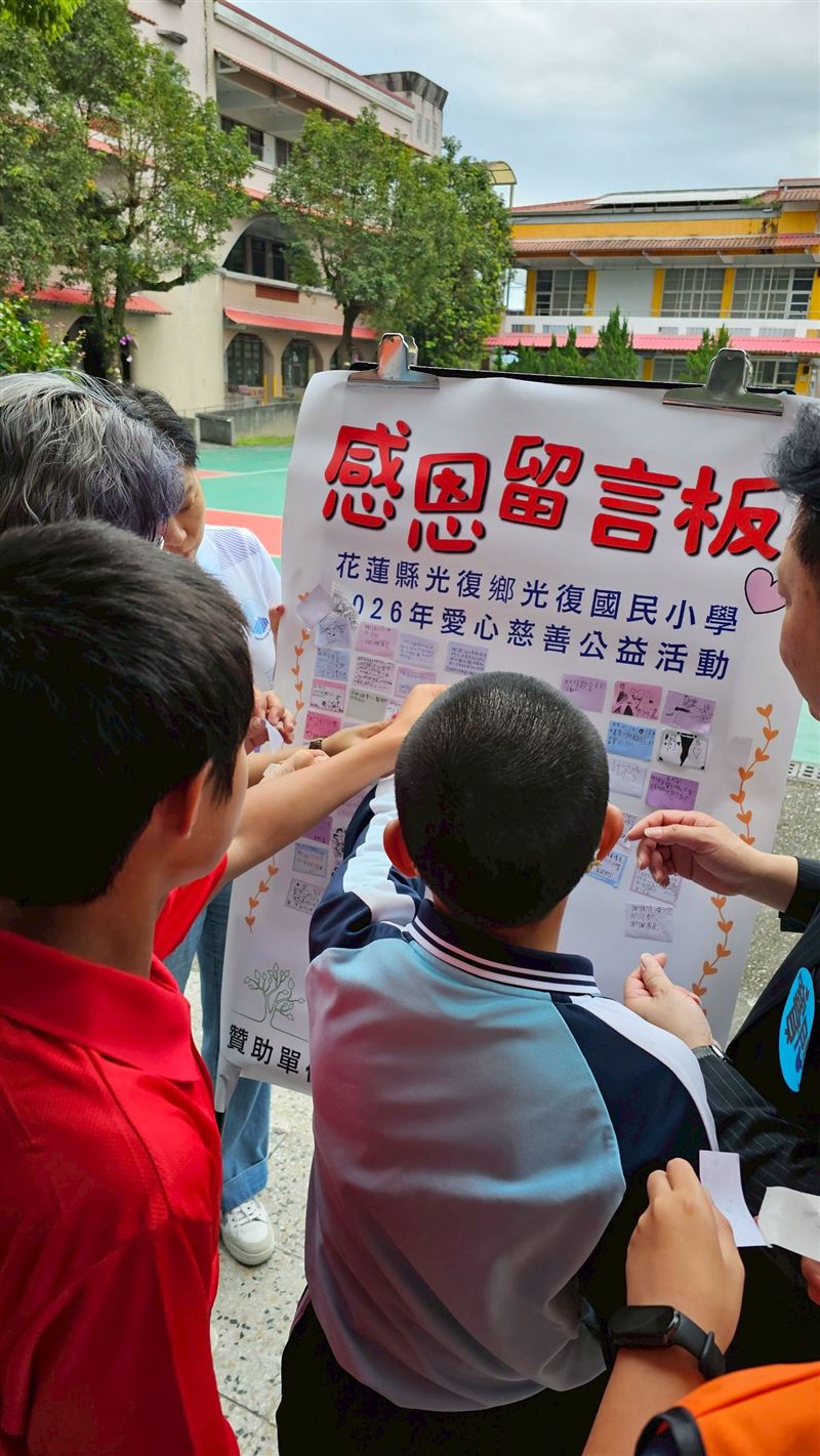 揮去堰塞湖天災陰霾！行動牛排車連6年送愛　花蓮偏鄉童暖過兒童節