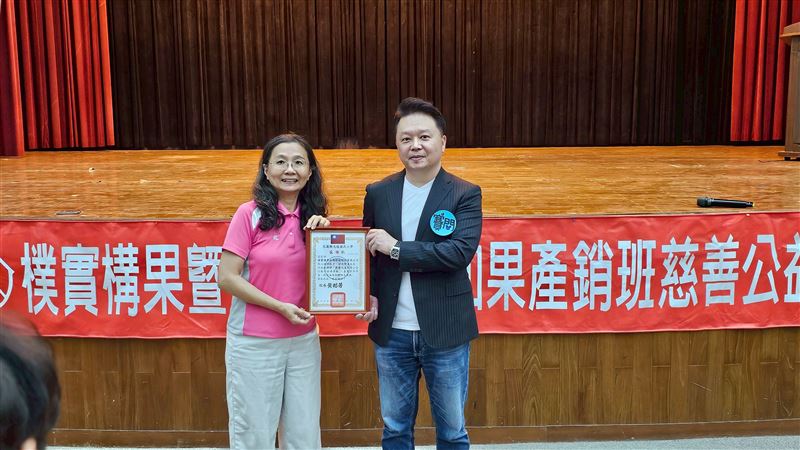 揮去堰塞湖天災陰霾！行動牛排車連6年送愛　花蓮偏鄉童暖過兒童節