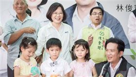 林俊憲還原小豬撲滿的由來，勸陳佩琪想想，為什麼民進黨能照規矩走，「偏偏只有你們的爛帳算不清？」（圖／翻攝自林俊憲臉書）