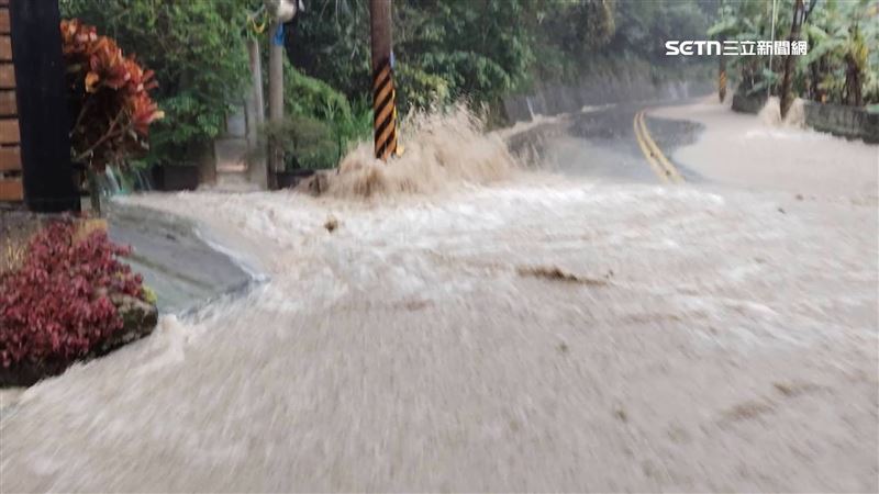 新／大半個台灣豪、大雨特報　防淹水落雷