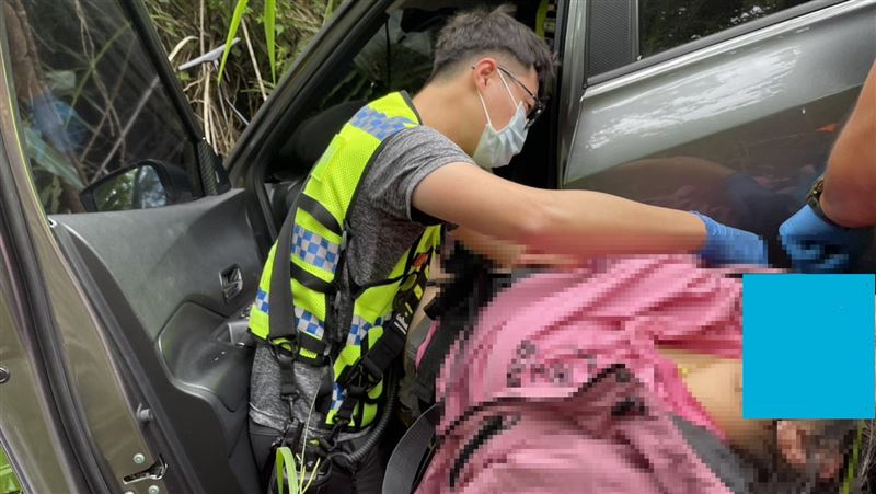 台東小客車翻落邊坡！女駕駛受困骨折送醫