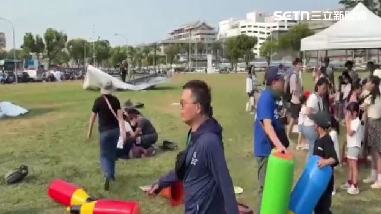 衛武營恐龍酷樂園風太大　吹掀帳篷砸傷童